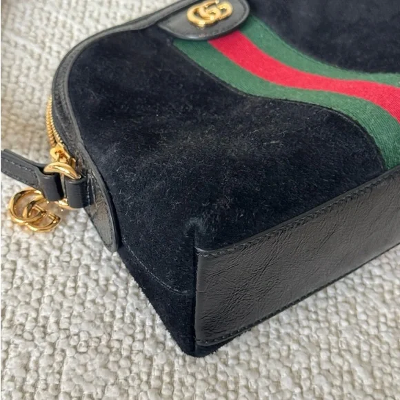 Black Gucci Crossbody Bag with Green and Red Stripe - Picture 2 of 9